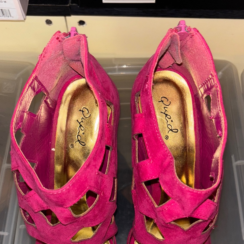 Pink Cutout Heels with Gold Accents - Picture 4 of 7